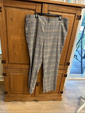 Time and Tru Gray Plaid Women’s Trousers